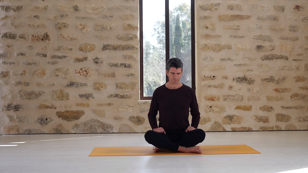 להתחבר מחדש לנשימה עם אימון פראניאמה- 5 לתרגל קפלבהטי ואוג'איי